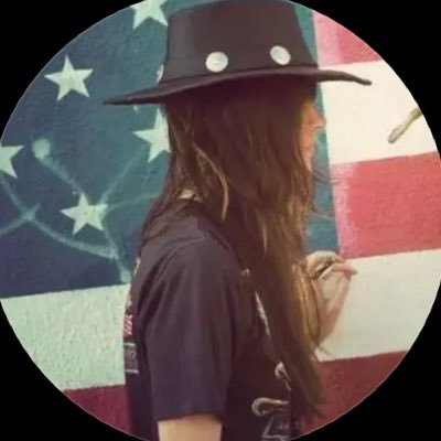 h_76h7's profile picture. 
