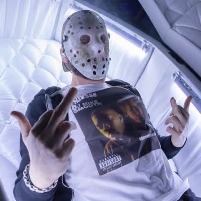prettylikevenom's profile picture. 30 | capricorn ♑︎ main character vibes batman villain˖⁺‧₊˚♡˚₊‧⁺˖ disney princess chaotically insane but sexy