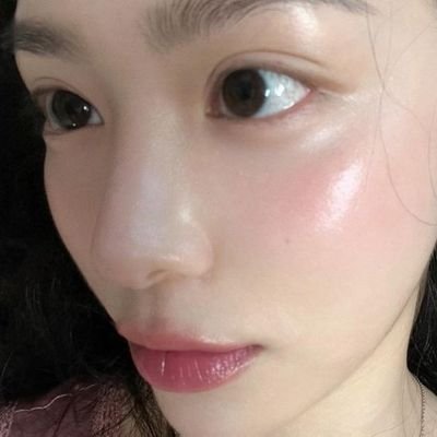 lovberryy's profile picture. she dreams in flowers.