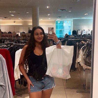 __thickvick__'s profile picture. BITCH im a mother‼️ #nodrama mind ya business hoe! 👐🏼 #getalife #yamomma #youthot