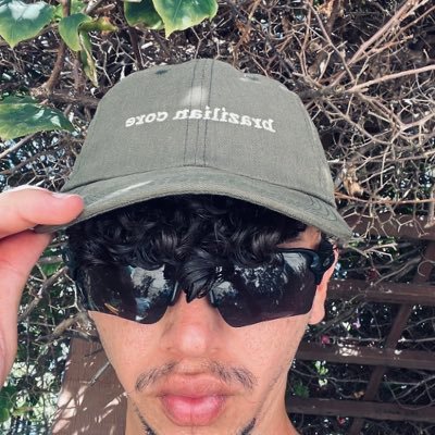 badluzz13's profile picture. 