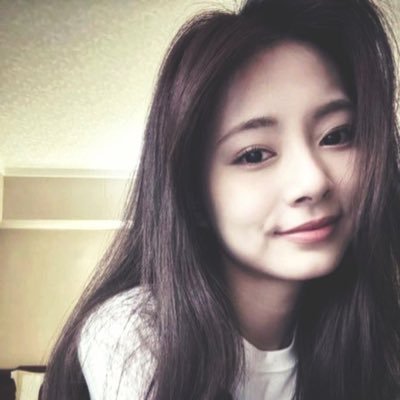 marimadatwices's profile picture. Alexa, toca Twice no Spotify por favor🙈💋