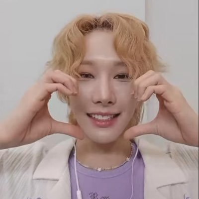 garnetkoo's profile picture. #LEEKNOW : the pink one so terrify • 21 • she/he/they • @hwngpil ❤️‍🔥 (header: @toothlessong) 🍉