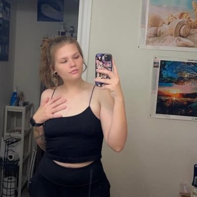 emma1352731725's profile picture. please 🙏 follow back I'm new on here