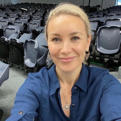 lauragelsonq's profile picture. I like real talks, late laughs, and slow mornings ☕💫 A little heart and a lot of curiosity.