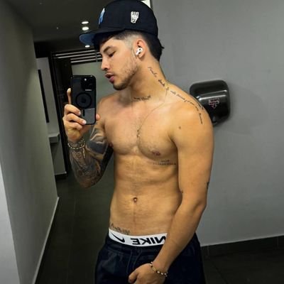 Gabriel3_45's profile picture. A professional bodybuilder and massage therapist 
available for meet and massage session 
hmu for bookings 📩
https://t.co/QNECVyIJB1