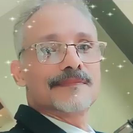 KHHL__'s profile picture. الحياة لحظة نمسكها بصدق ونفارقها بصدق