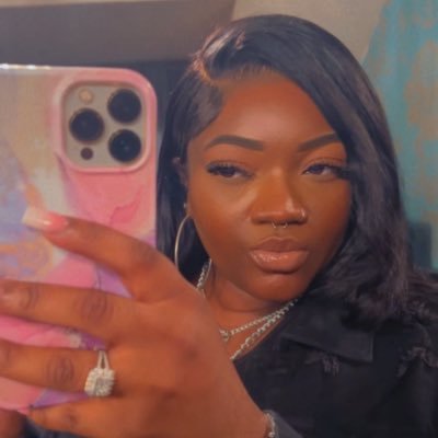 EmpressLydz's profile picture. 26 • Philippians 4:13 🕊️ • 257 ✨