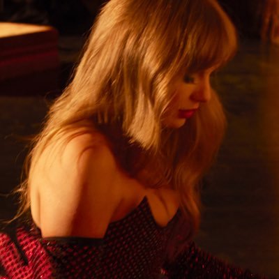 ymikaasb's profile picture. - The life of a show girl, track 1.