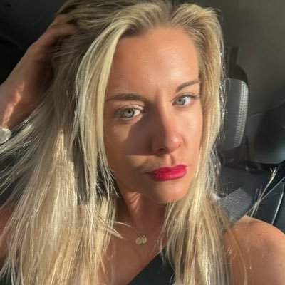 kris_nicole12's profile picture. 🍾👱🏻‍♀️💜