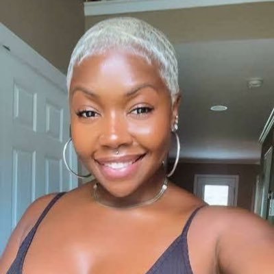 brownpearl4832's profile picture. 