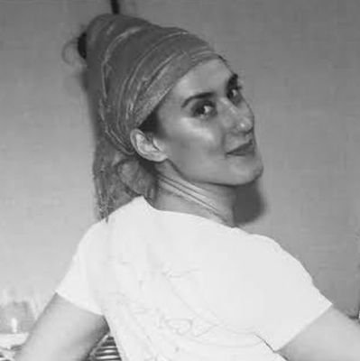 SouThhalita's profile picture. Escritora, estudante, escorpiana e nas horas vagas tweeteira.