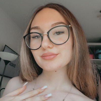 Willowbenn's profile picture. Lmnpq