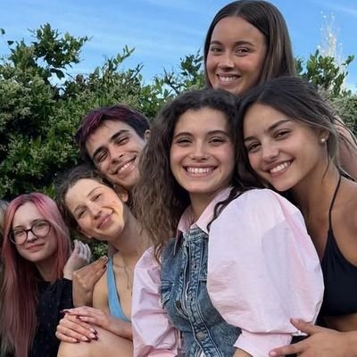 2000sjenner's profile picture. 