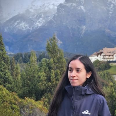 Flopi_Es's profile picture. Full Stack Dev 🚀⚛️👩🏻💻 | Taylor Swift 💜 | Miley Cyrus 🩵 | Roger Federer 🎾 | Science 🧪| Books 📚 | History 🗂️ | Languages 🌏