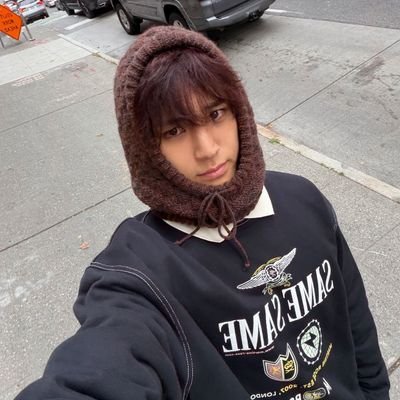 skellirock's profile picture. mingyu en el vídeo crush comeback show attacca en el minuto 1 con 55 segundos.