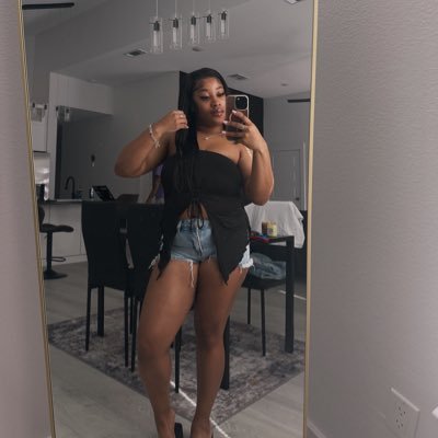 favourmunaa's profile picture. proverbs 31 woman | 🇳🇬 | pvamu | 1922