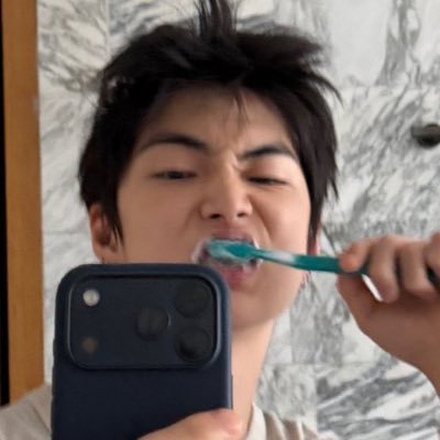 zhoficas's profile picture. a silly sapphic who loves women and renjun