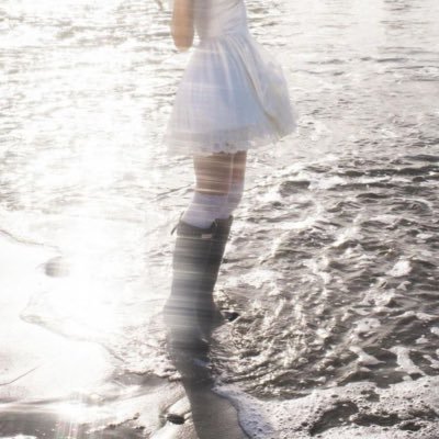 uniqueasthemoon's profile picture. Might be overthinking