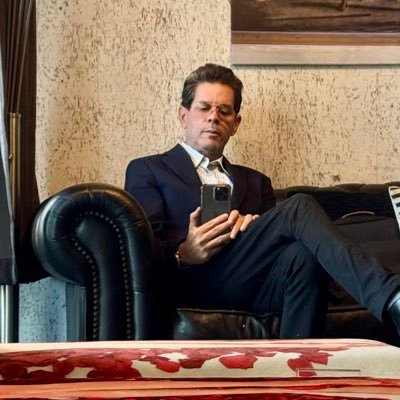 FrancisAcea's profile picture. Changes are not really changes.