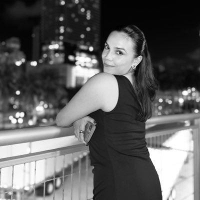 sol_salazarc's profile picture. Y por si fuera poco, futura anestesióloga 💋