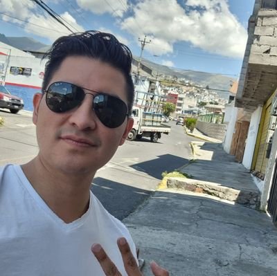 andresflores863's profile picture. 