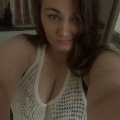 Naddleslee's profile picture. A crazy cleaning lady, who loves learning about all things from pop culture to trying to understand physics, science, art, everything…. Oh & Cats, I love cats.