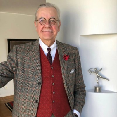 LenoraPerla's profile picture. CEO enjoys retirement