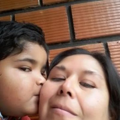 AlinaAcua12825's profile picture. 