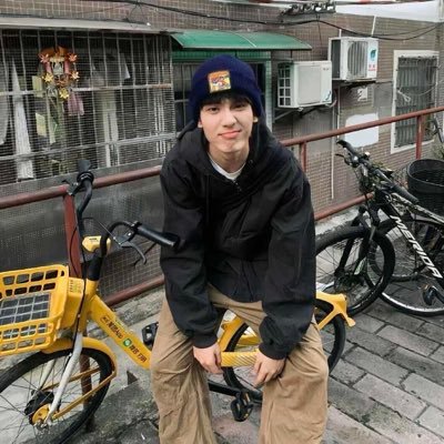 qiushan333597's profile picture. 