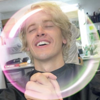 aestessister's profile picture. fucked up, anxious, too much