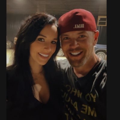 justbam_3's profile picture. Husband. Dad. 6 time paper football world champion. 8 time Fantasy Football champion. Sometimes plays well with others #RollTide