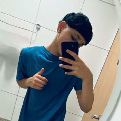 prettygngstter's profile picture. un dhe ti, lusnim naten qe dhe pak te zgjaste