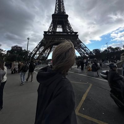 lov2611's profile picture. pile of feelings, not a human