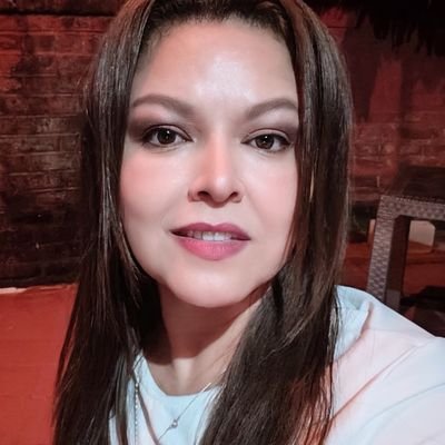 azuarev1478's profile picture. fascinación por los atardeceres 
La Luna🌛 el café 💙 eternamente enamorada  💗  💞 de la vida 😍