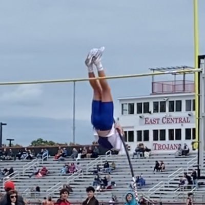 wgarrettpv's profile picture. Batesville High School | C/O 2028 | 6’0 150lbs | Pole Vault | PR - 11ft (3.35m)