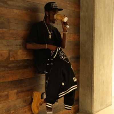 QuizzADL's profile picture. 