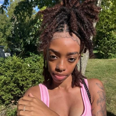 0fficialkxy's profile picture. idk but I got locs.