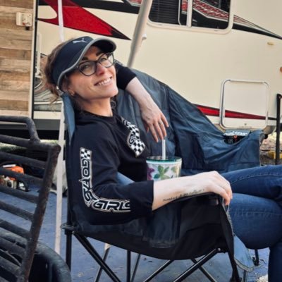 steff_waldrop's profile picture. 🥰🔮👨‍👩‍👦💍👑🐶🐶🐶🐶🌻✨