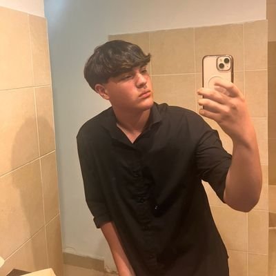 valentinnoo_'s profile picture. 🌴