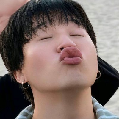 aquarianzz_'s profile picture. 