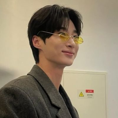 crescentmoon_il's profile picture. 