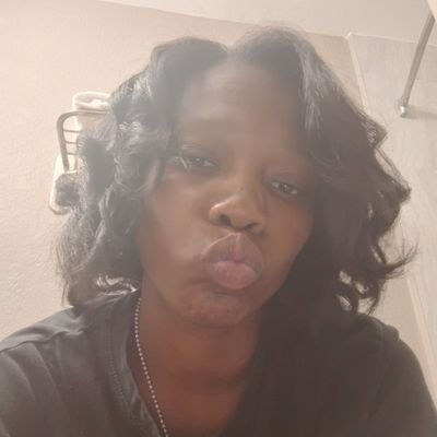 RoshellSwann's profile picture. 