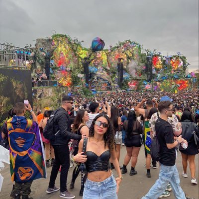 @LariiR_