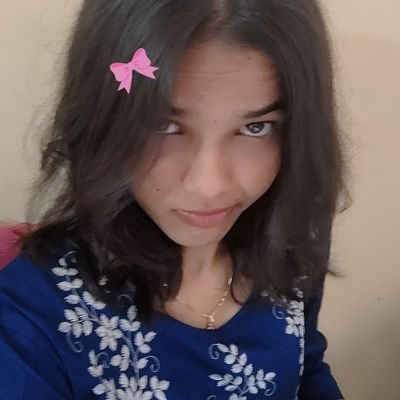 dyetcoked's profile picture. main loser hu isliye loose jeans pehenti hu