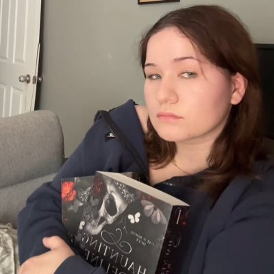 RachelDeanReads's profile picture. ˙⊹「🧸🎧 ☕️🕯️📖」⊹˙ 📚𝚋𝚘𝚘𝚔 𝚕𝚘𝚟𝚎𝚛 | 𝚠𝚛𝚒𝚝𝚒𝚗𝚐 𝚝𝚑𝚎 𝚗𝚎𝚡𝚝 𝚋𝚎𝚜𝚝𝚜𝚎𝚕𝚕𝚎𝚛𓂃🖊