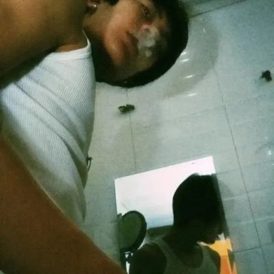 5z906's profile picture. 🚪52 有事➕q：3224217901