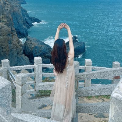 Emma55015199's profile picture. Limited Partner | Advocate for a free and refined life: Beaches at dawn, hikes at dusk, and fearless passion