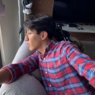 santitonto_'s profile picture. Let’s keep walking :)