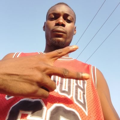 Hennyvibes250's profile picture. What makes me special is the fact that I love ❤️ me